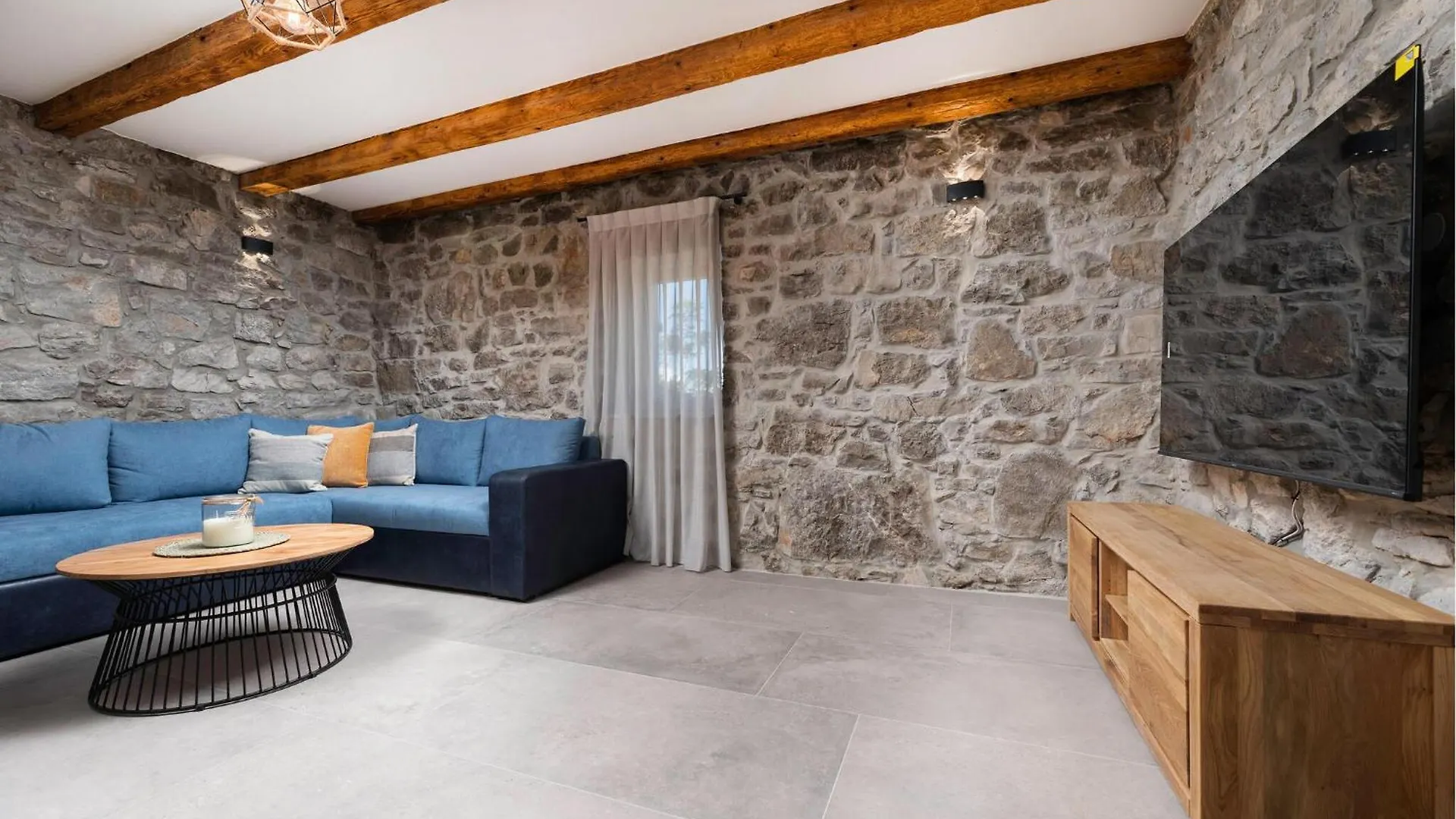 Nice Home In Lakmartin With Kitchen Vikendica