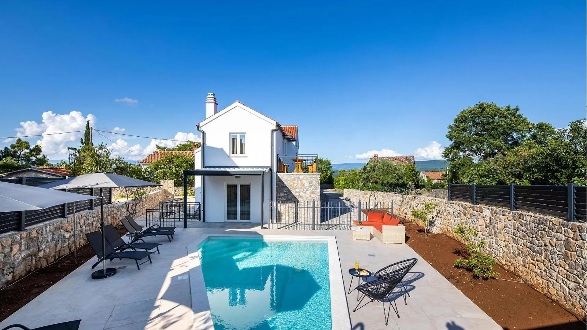 Nice Home In Lakmartin With Kitchen