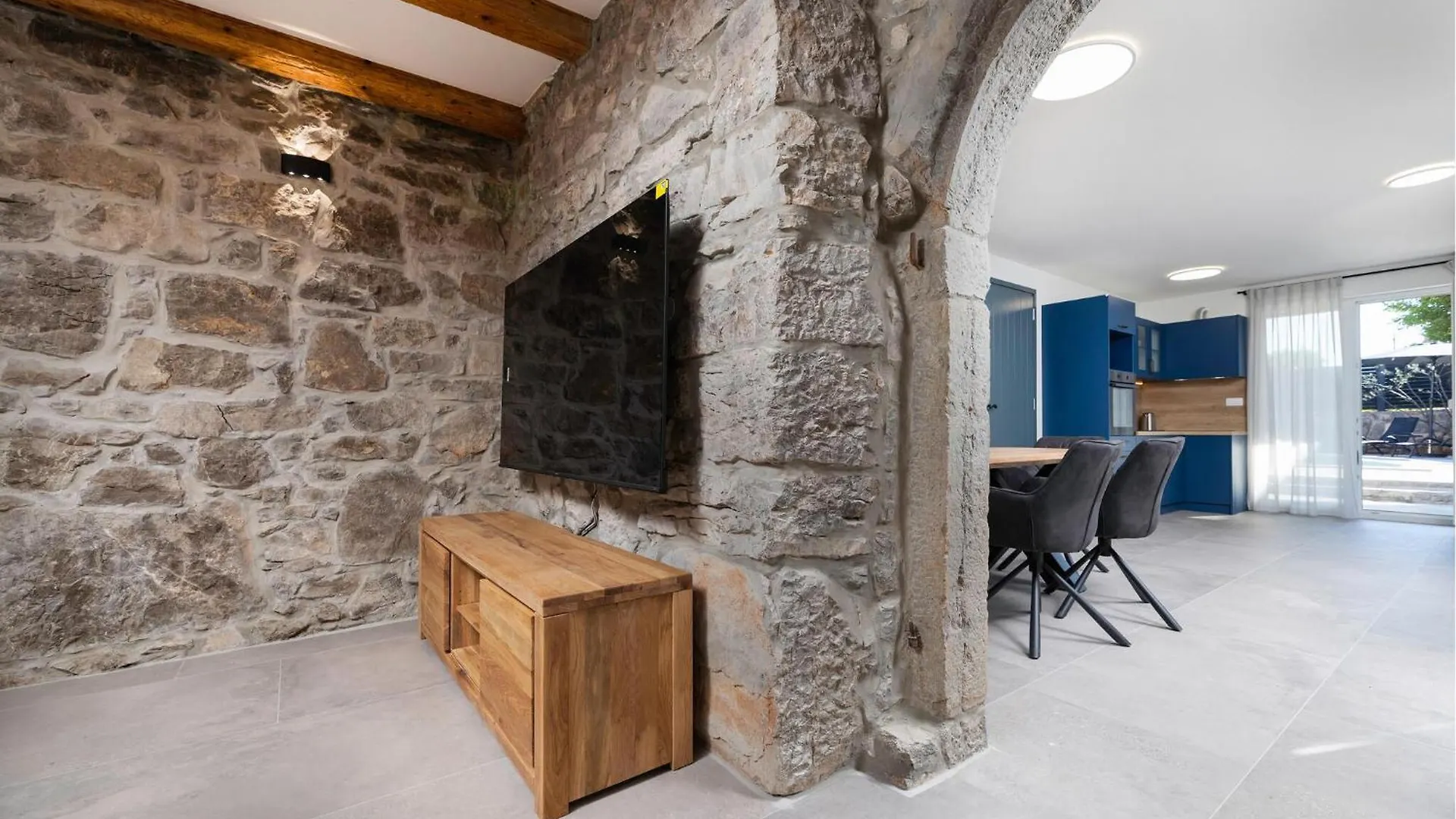 Ferienhaus Nice Home In Lakmartin With Kitchen
